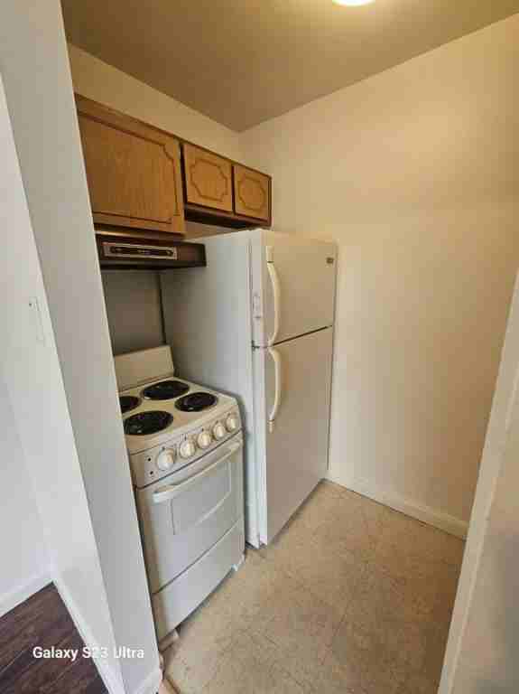 325 E Leasure Ave - Photo 2 of 6