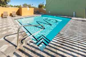featured image of 601 W 5th St