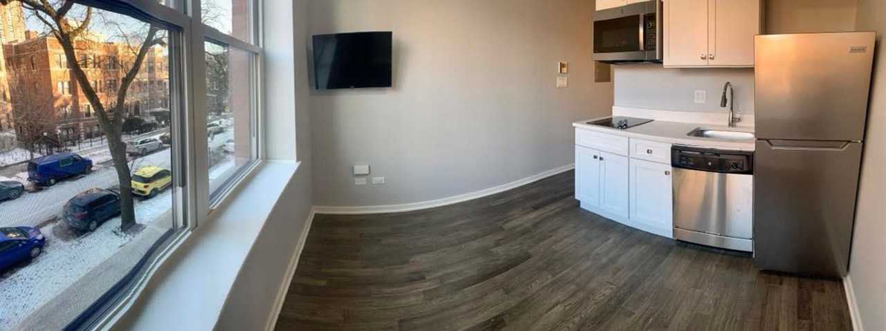 5240 5240 N. Winthrop - 304 #304 - Photo 2 of 8