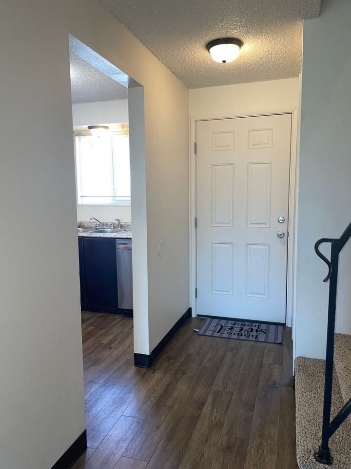 Nguqua02-Tamara Manor Apartments - Photo 2 of 15