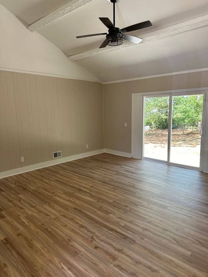 304 Gatlin Dr - Photo 5 of 12