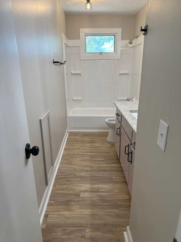 304 Gatlin Dr - Photo 7 of 12