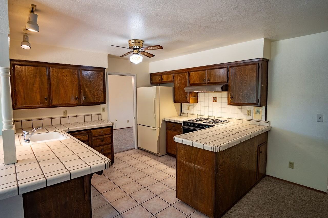 6353 Meadowvista Dr - Photo 3 of 20