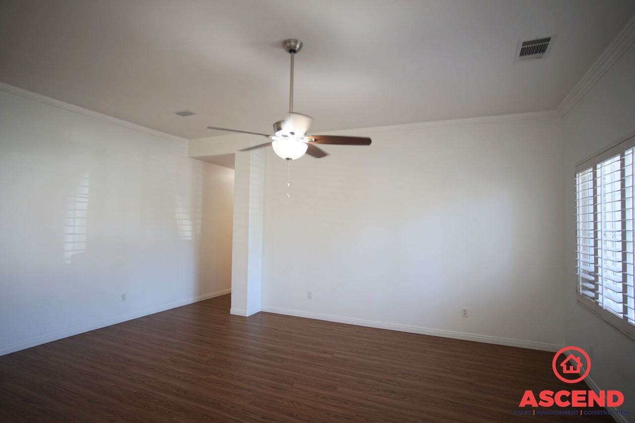 8407 Glenlakes Ct - Photo 2 of 16