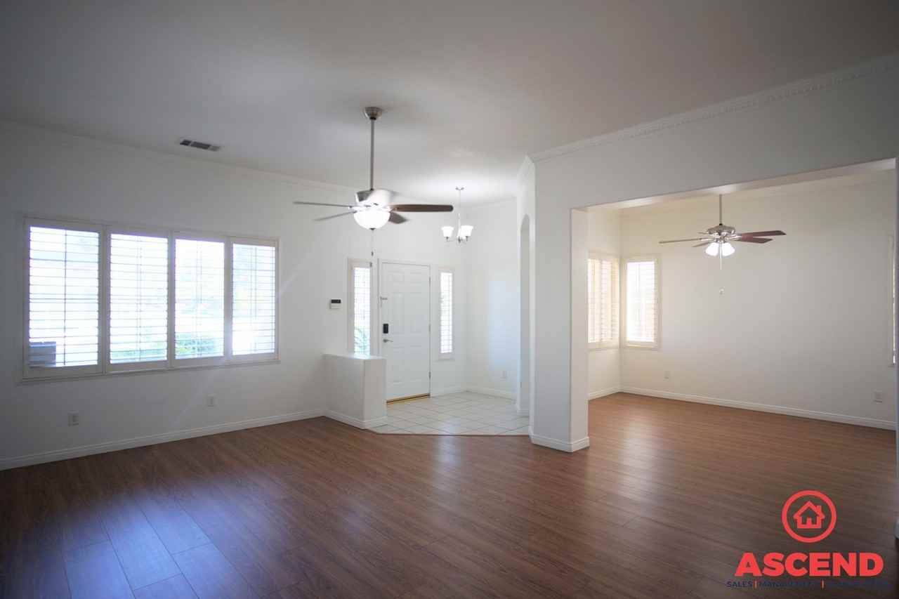 8407 Glenlakes Ct - Photo 3 of 16