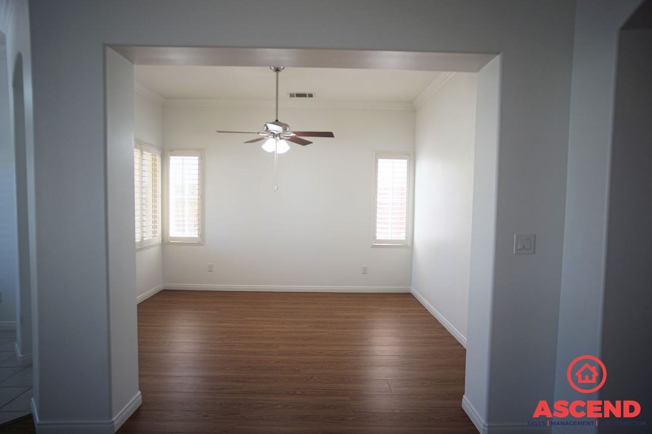 8407 Glenlakes Ct - Photo 4 of 16