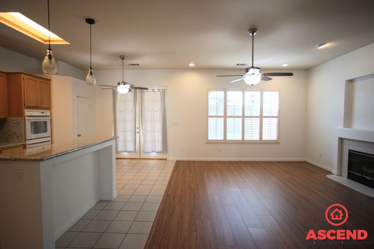 8407 Glenlakes Ct - Photo 5 of 16