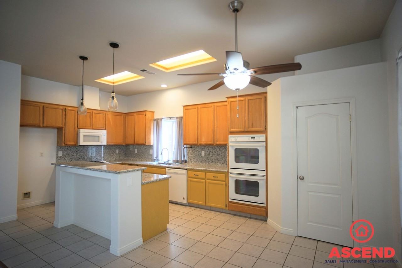 8407 Glenlakes Ct - Photo 7 of 16