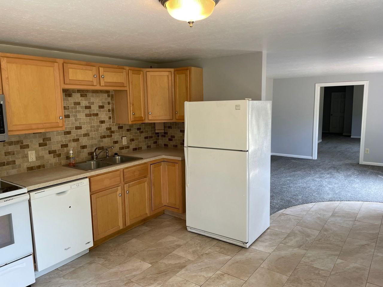 4860 Pinedell Ave Ne - Photo 2 of 24