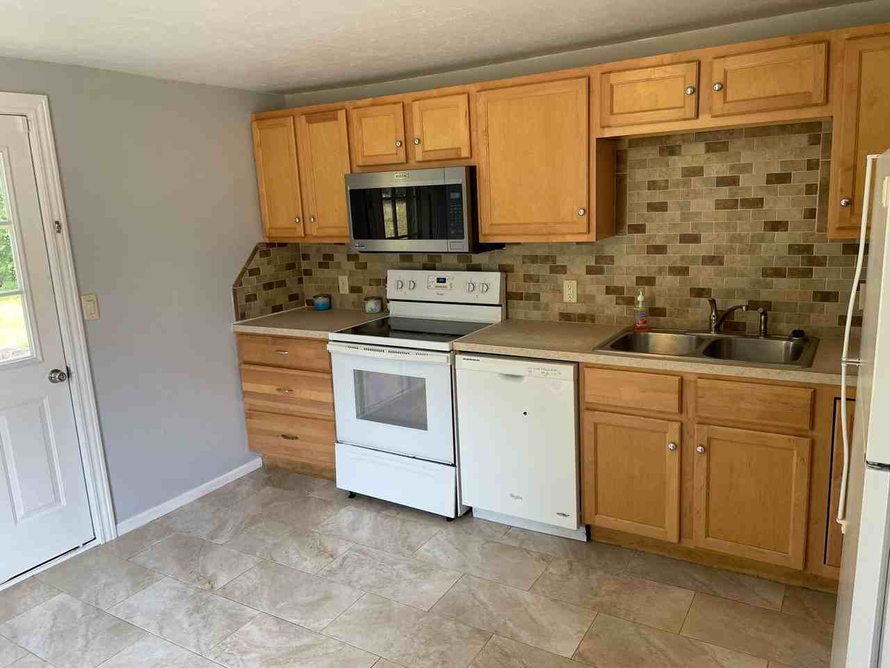 4860 Pinedell Ave Ne - Photo 3 of 24