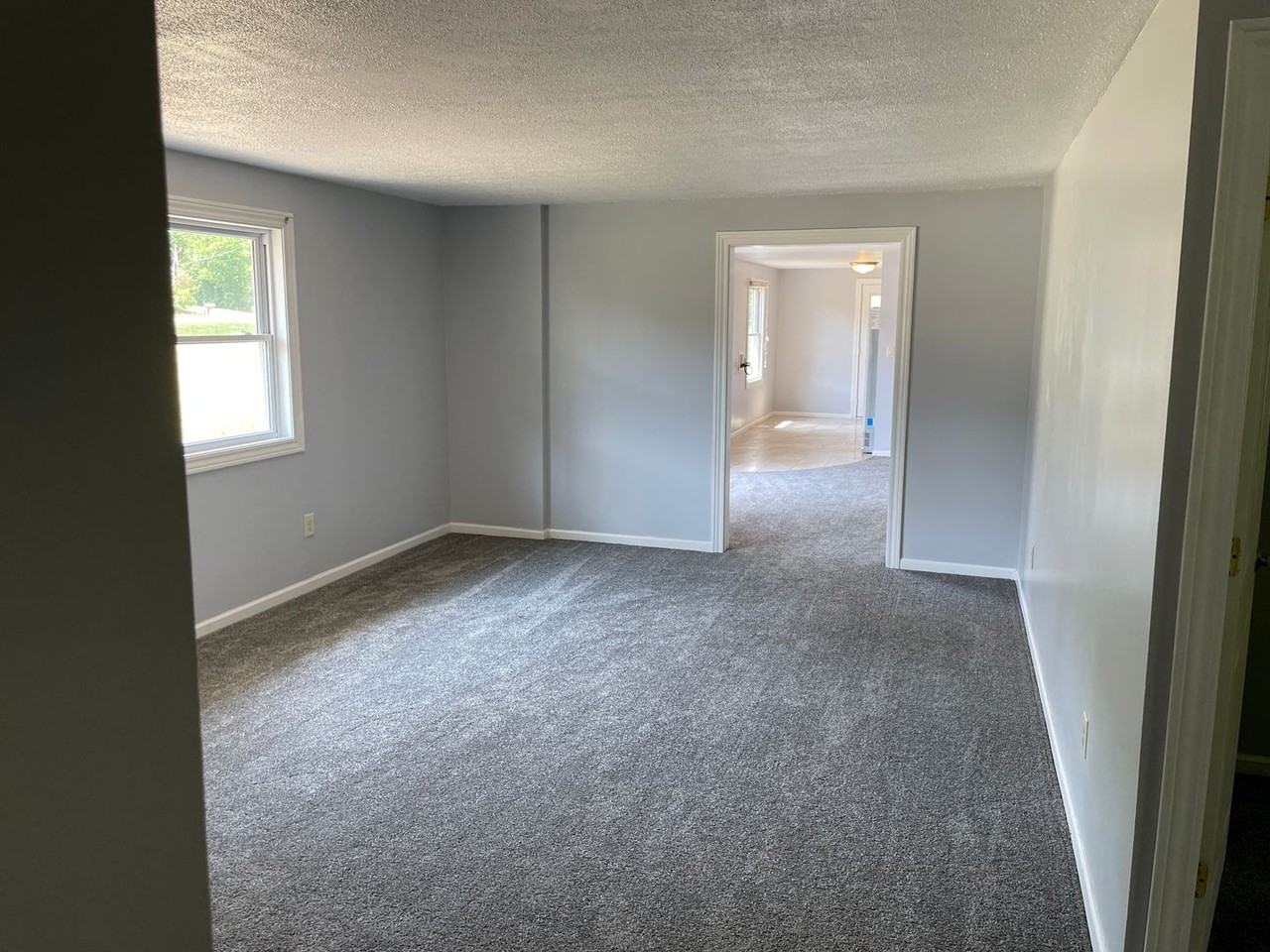 4860 Pinedell Ave Ne - Photo 6 of 24