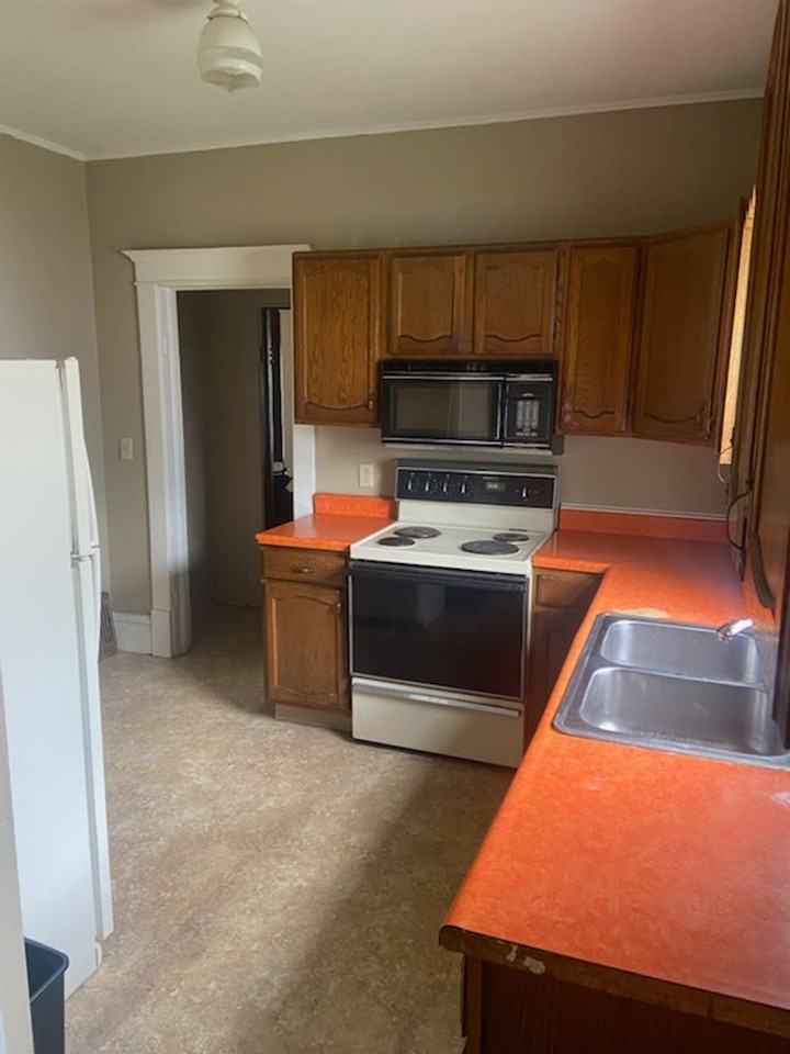 1715 1st Ave N - Photo 3 of 5