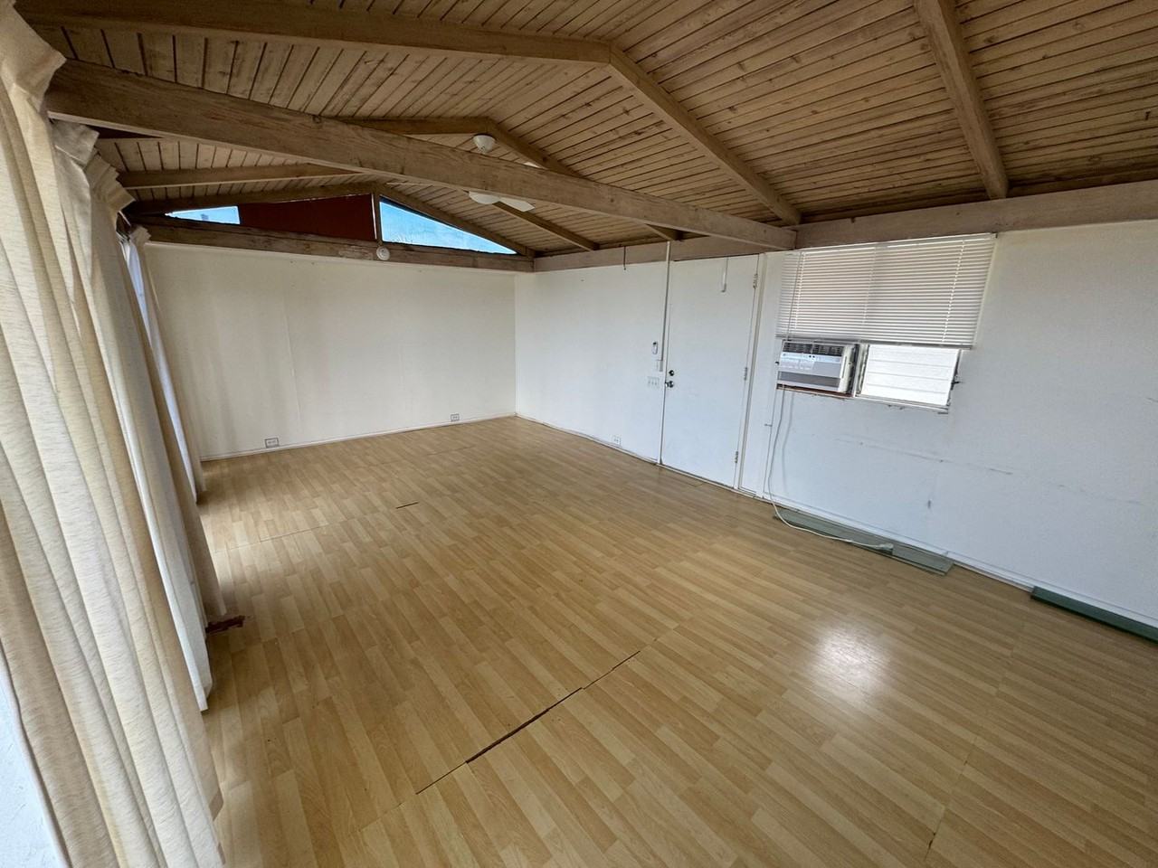 1383 Laukahi St - Photo 3 of 9