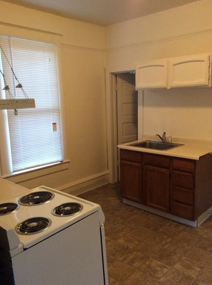 1037 N Sierra St #B - Photo 2 of 8