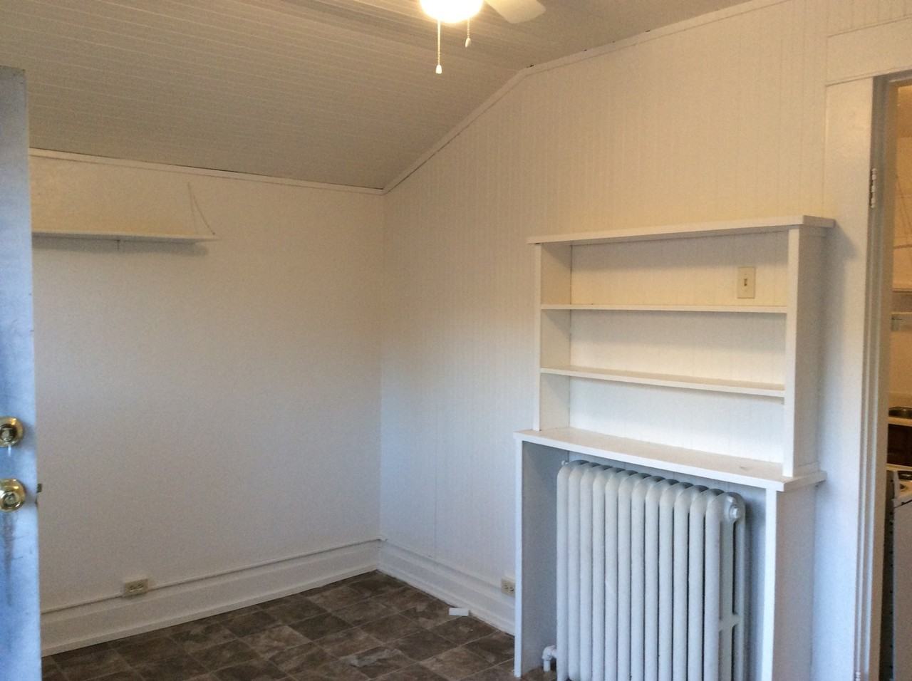 1037 N Sierra St #B - Photo 4 of 8