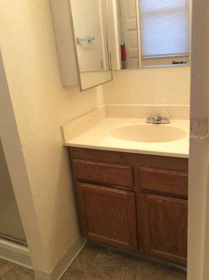 1037 N Sierra St #B - Photo 5 of 8