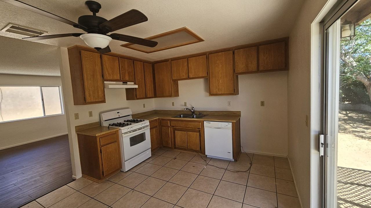 61959 Plaza  Road - Photo 3 of 10