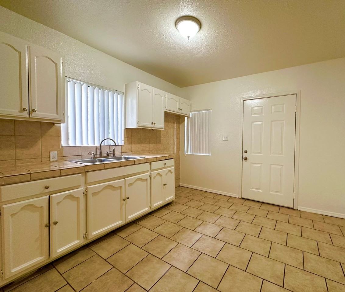 1663 - Photo 3 of 10