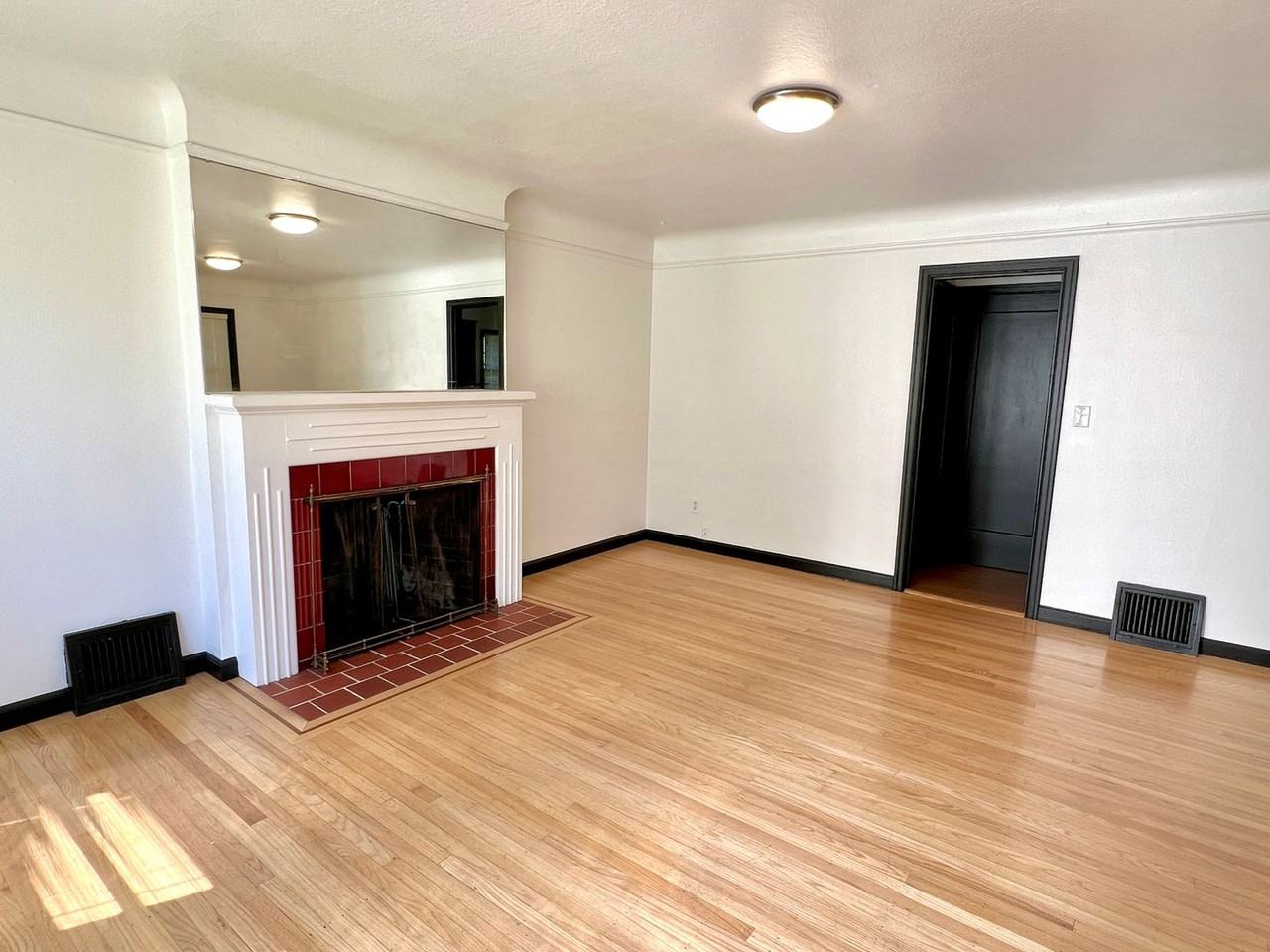 2331 Se 70th Ave - Photo 3 of 21