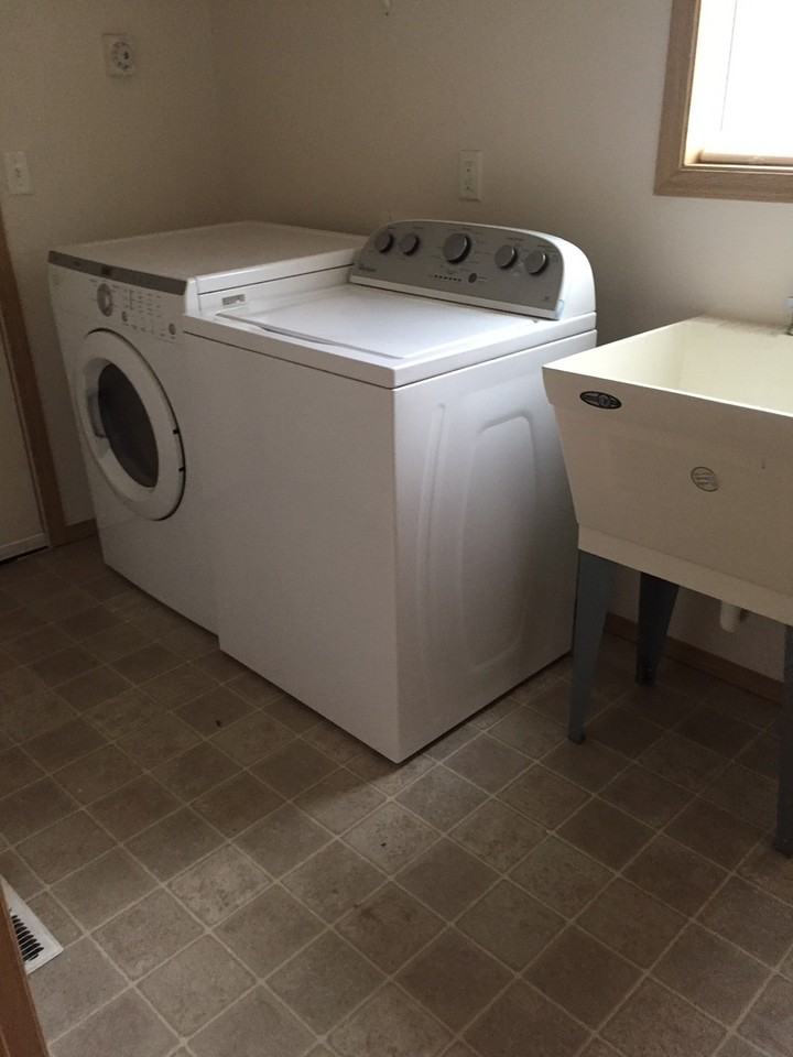 1905 Leanne Ave - Photo 3 of 17