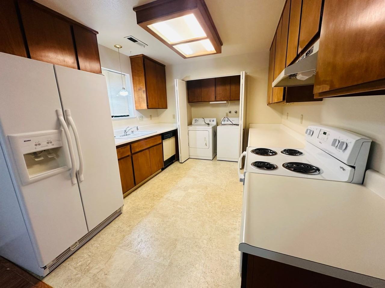 1036 Bridgeview Dr - Photo 3 of 13