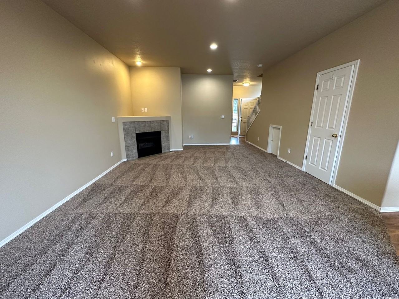 20003 S Hoodview Ct - Photo 2 of 11