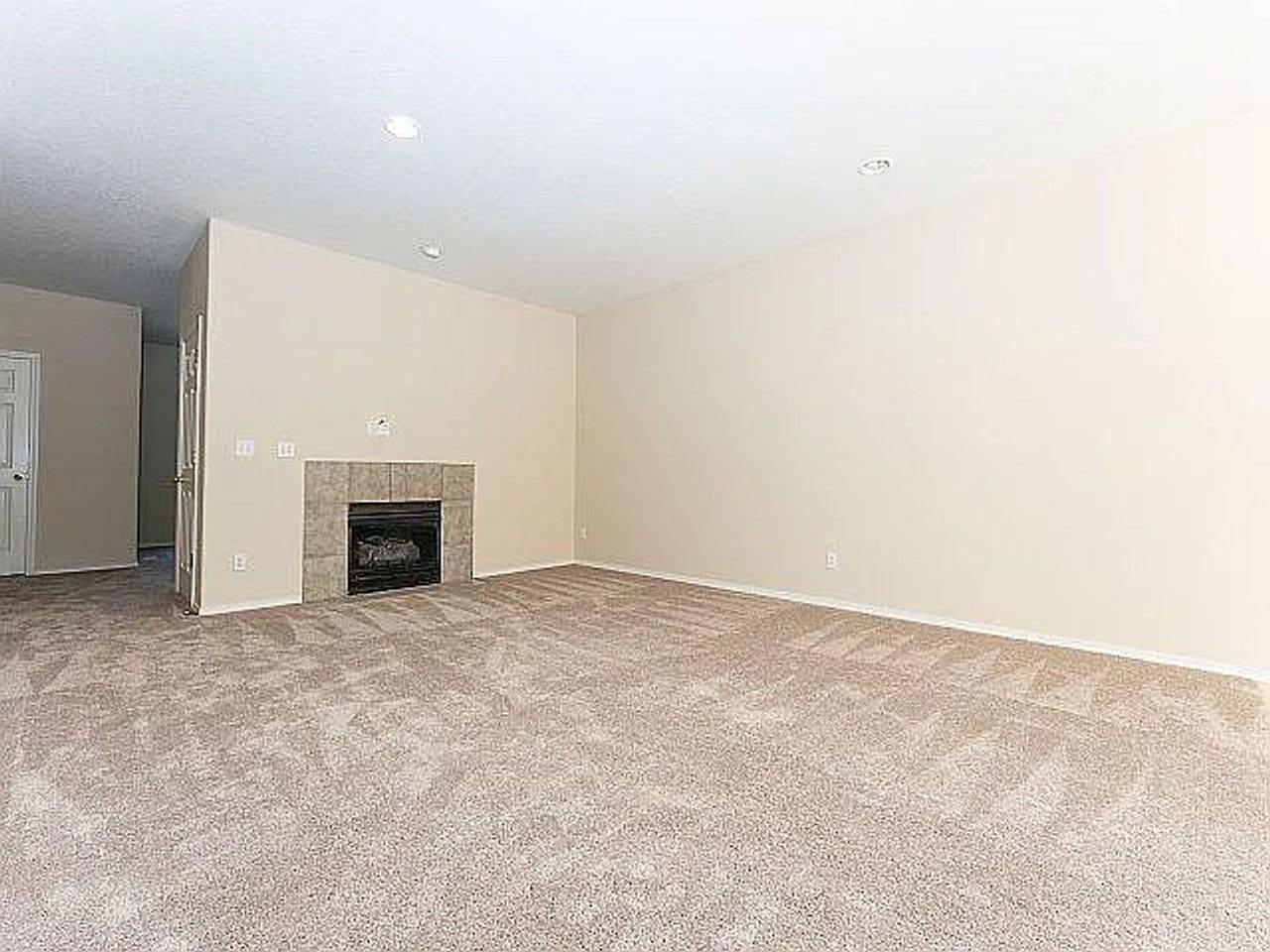 20058 S Hoodview Ct - Photo 3 of 25