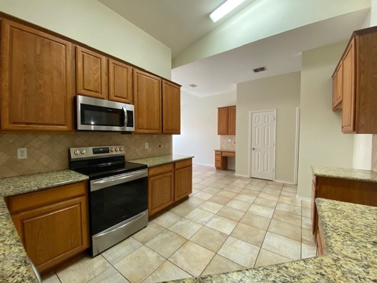 1202 Madison Dr - Photo 5 of 16