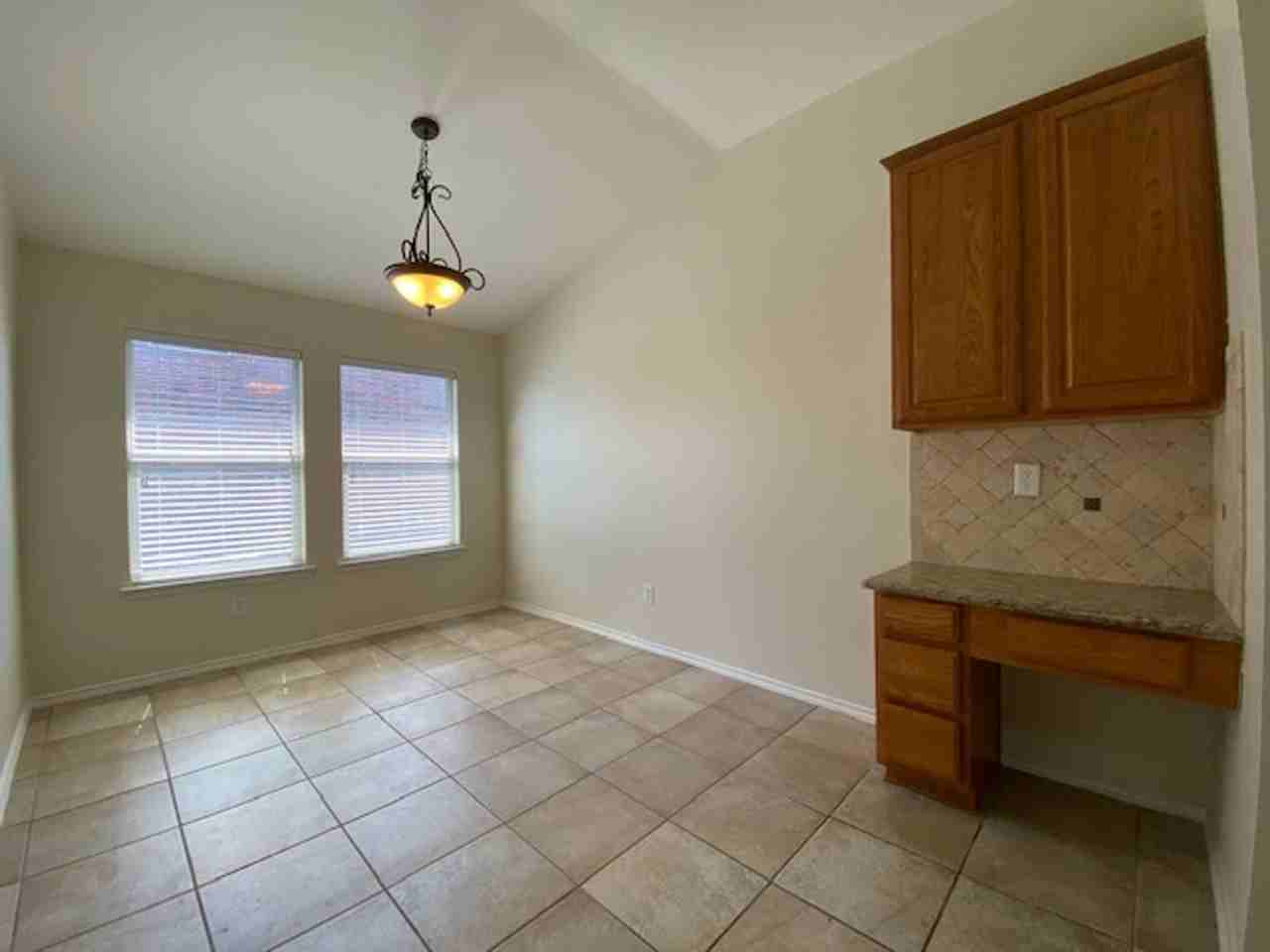 1202 Madison Dr - Photo 7 of 16