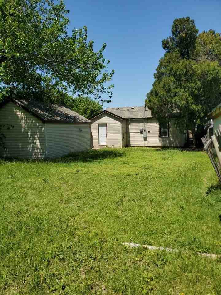 3720 Nw 29th St - Photo 3 of 18