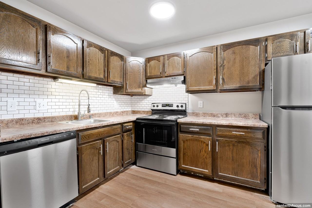 Apple Ridge Townhomes 8801 Apartments 8801 8823 W. Appleton Ave