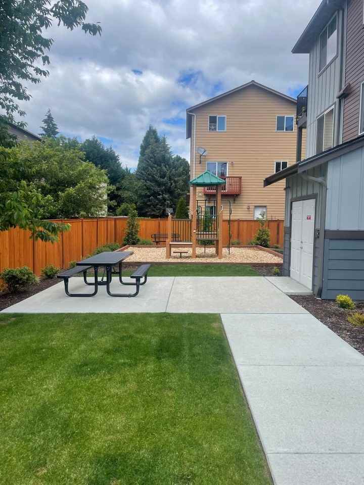 Beach Avenue Apartments - Photo 2 of 16