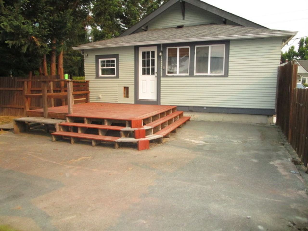 735 Jameson St - Photo 2 of 16