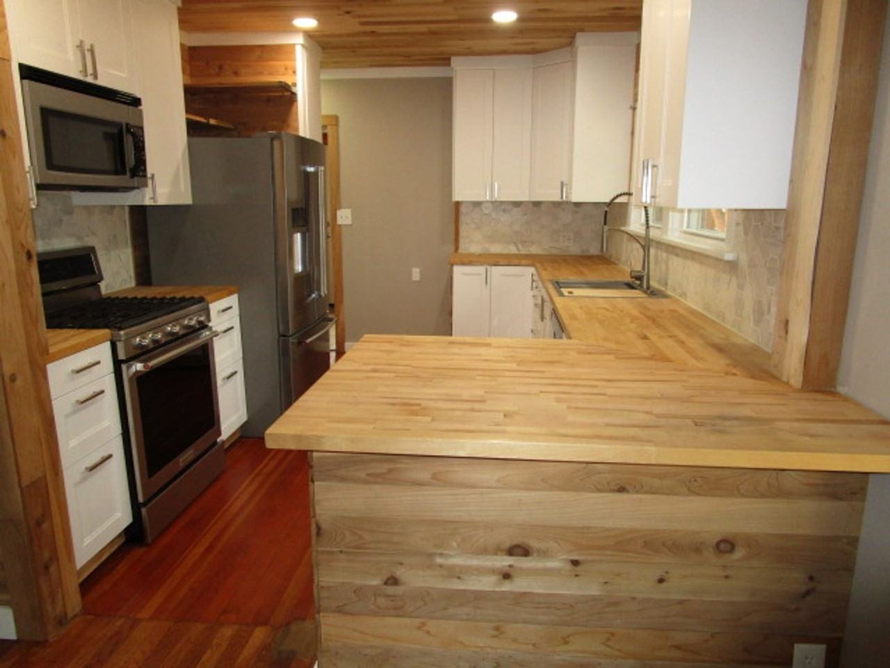 735 Jameson St - Photo 5 of 16