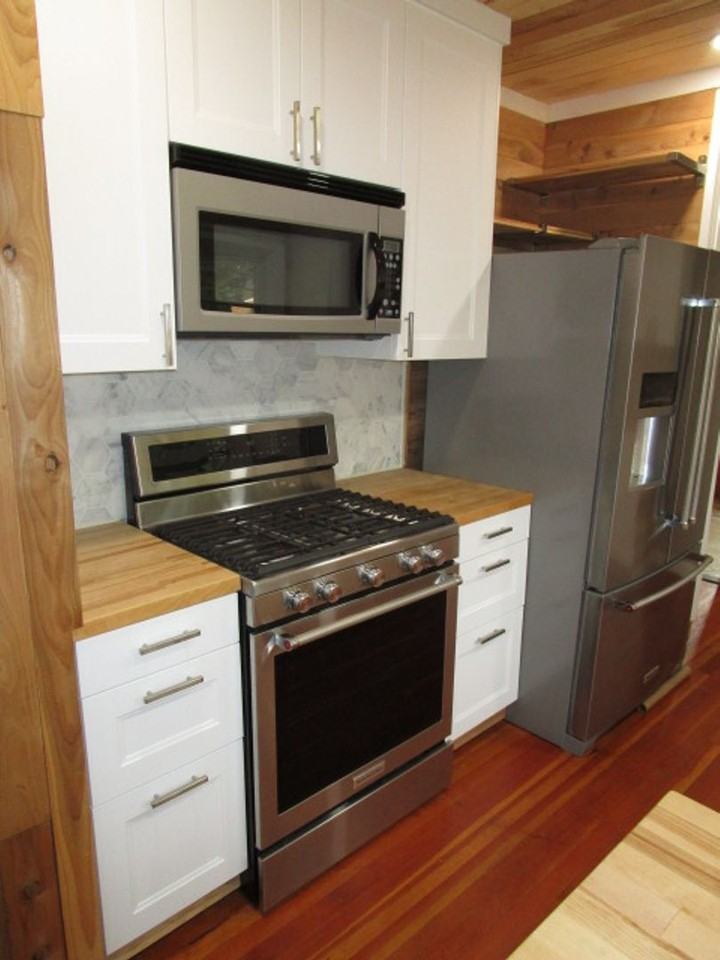 735 Jameson St - Photo 6 of 16