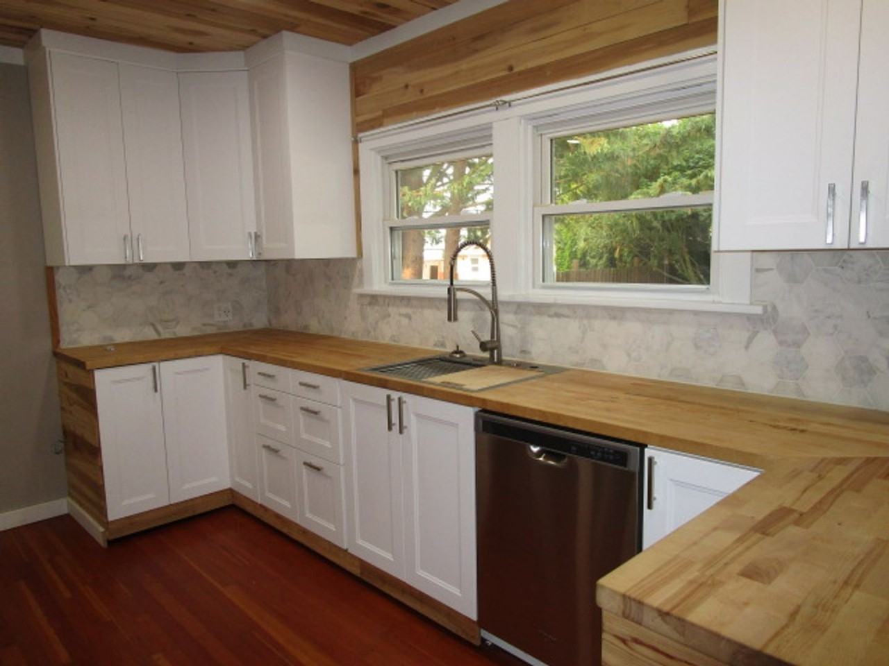 735 Jameson St - Photo 7 of 16