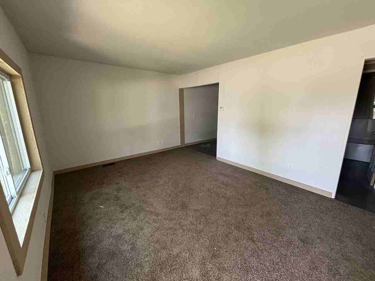 1203 Se Pinecrest Dr - Photo 2 of 6