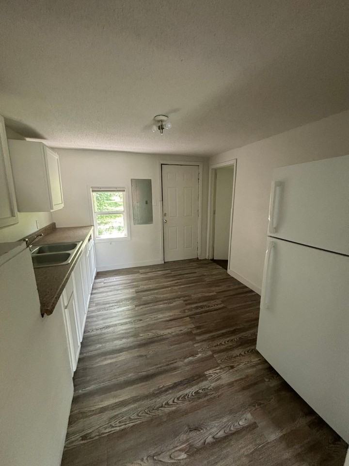 1707 Se 24th St - Photo 3 of 7