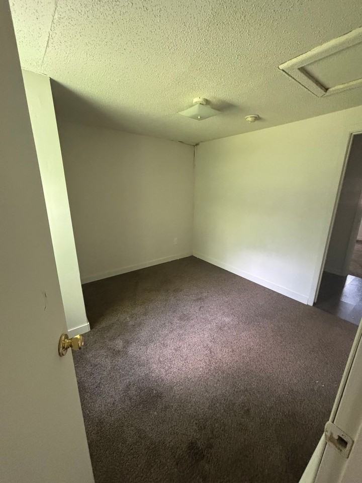 1707 Se 24th St - Photo 4 of 7