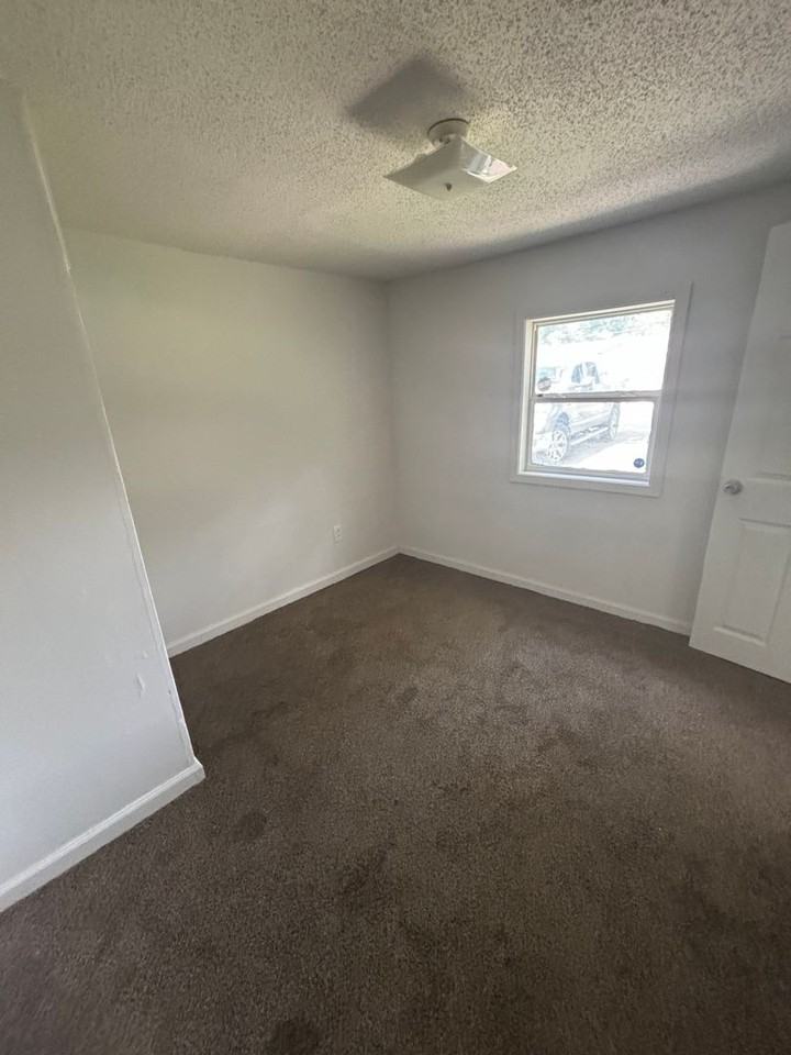 1707 Se 24th St - Photo 6 of 7