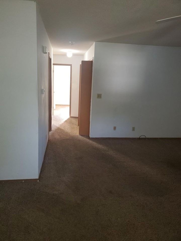 401 N Zachary Dr - Photo 3 of 17