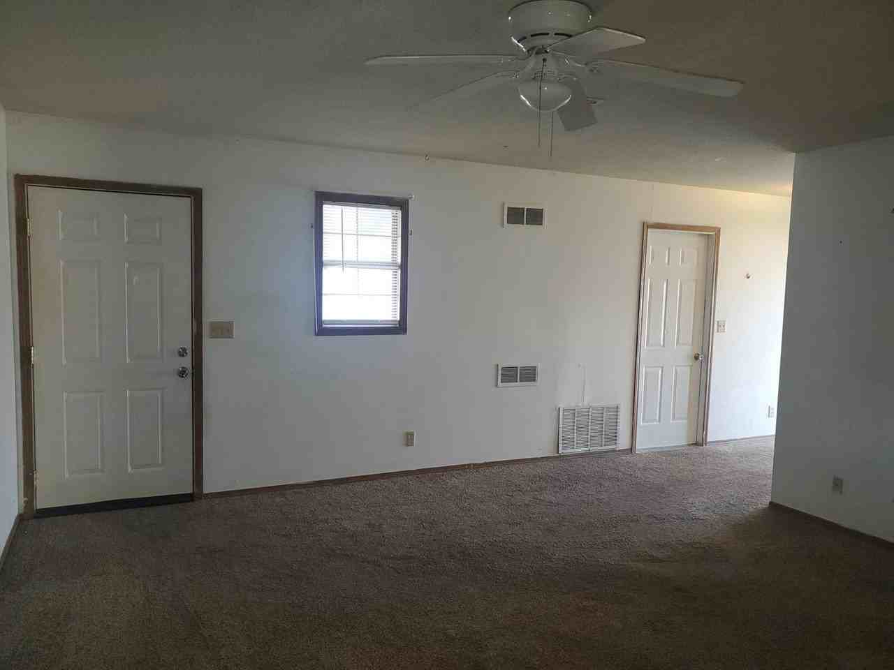 401 N Zachary Dr - Photo 4 of 17