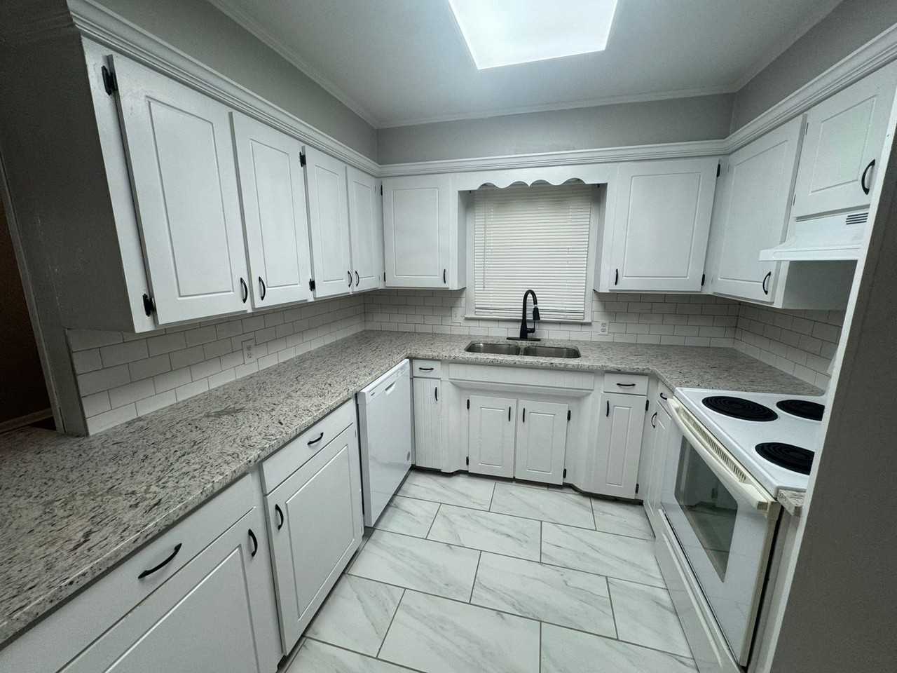 2613 Plantation Dr - Photo 4 of 19