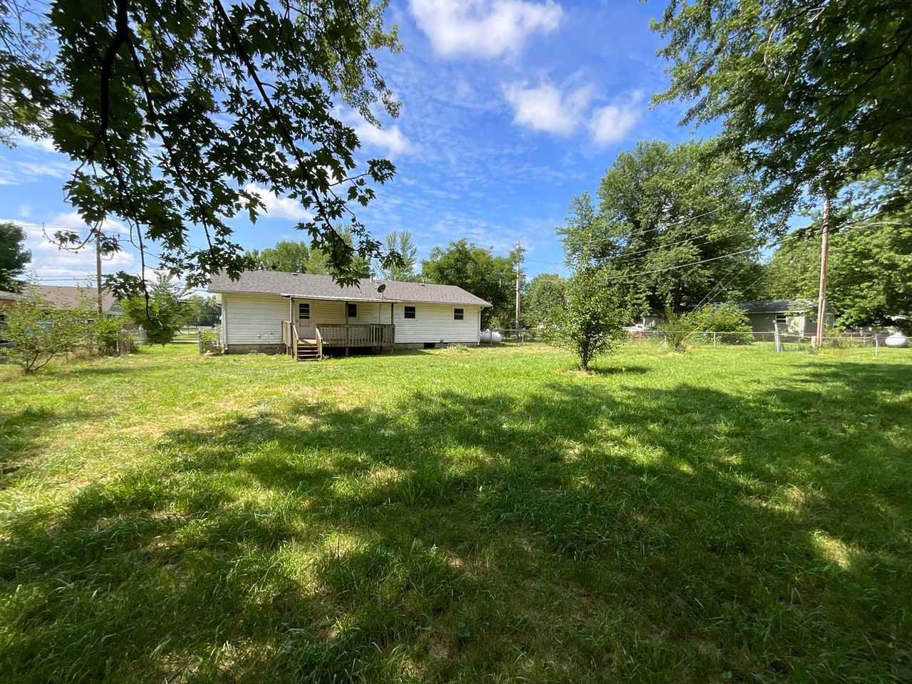 617 W Bluegrass Rd - Photo 3 of 26