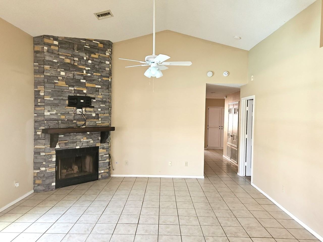 1458 S 37th Dr - Photo 3 of 29