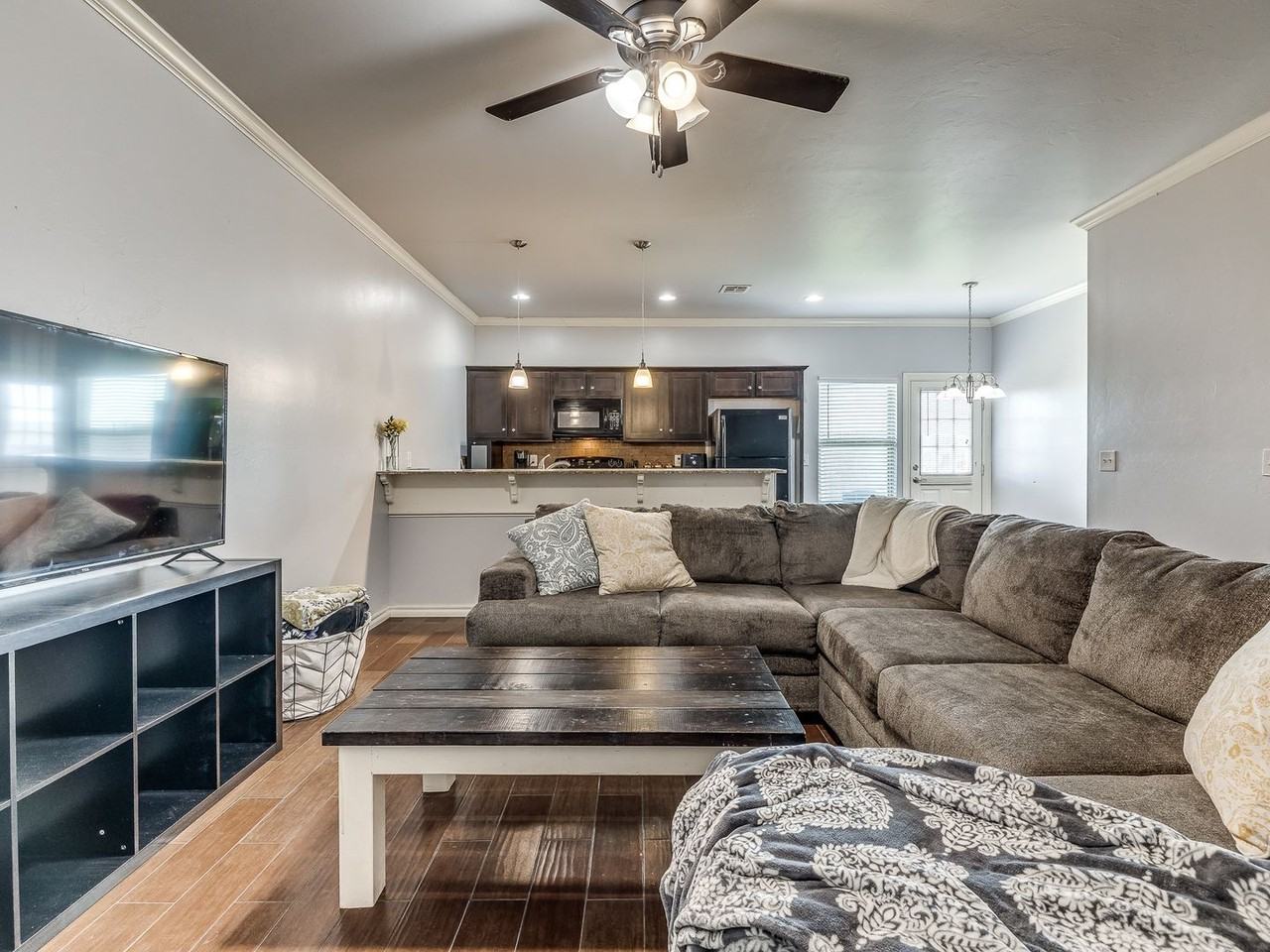 3700 Catamaran Dr - Photo 3 of 10