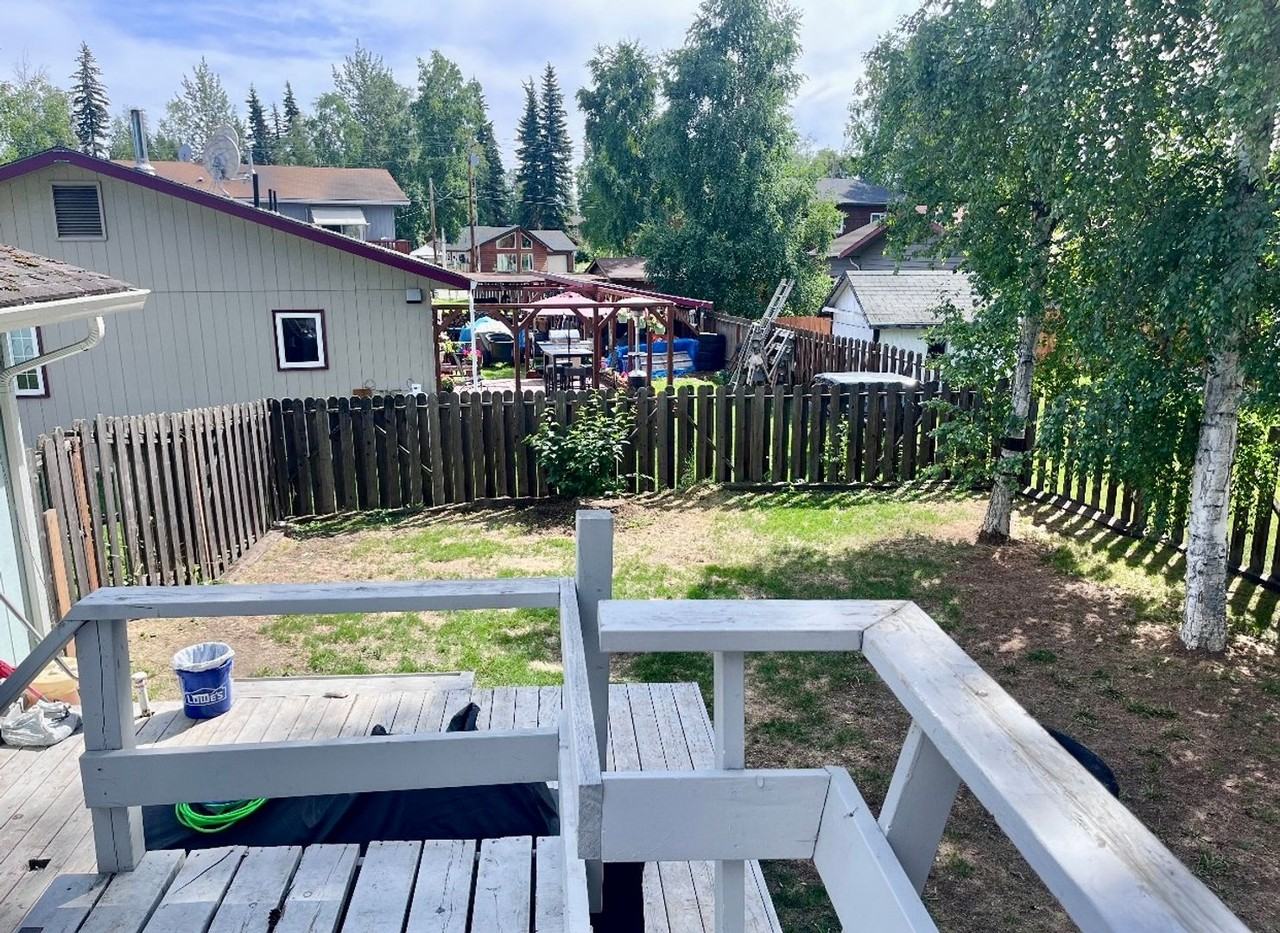 333 Carlton Dr - Photo 2 of 15