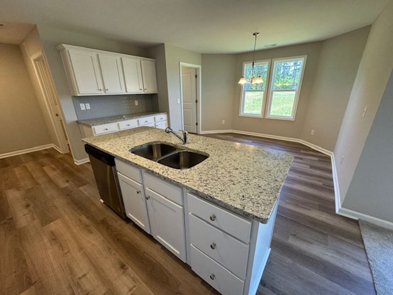 22 Longford Dr - Photo 5 of 24