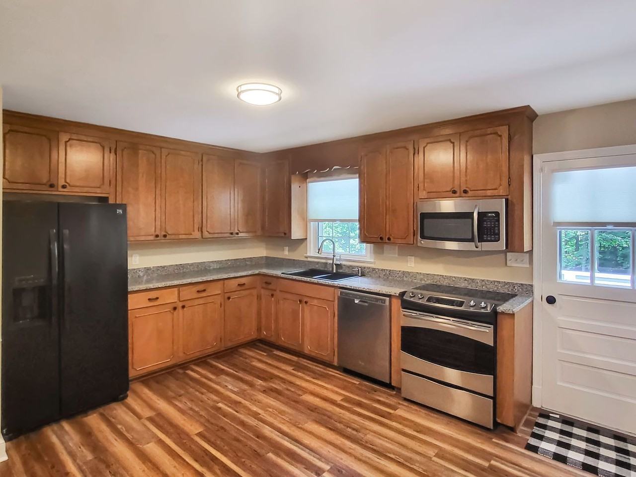 655 Ridgemont Rd - Photo 2 of 26