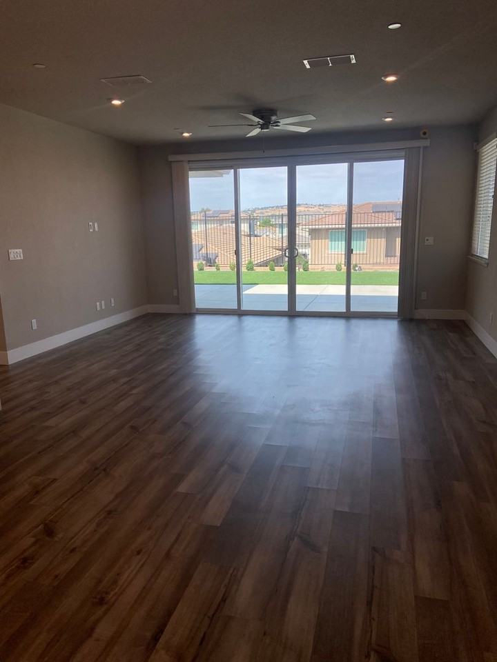 1466 Seneca Cir - Photo 7 of 27